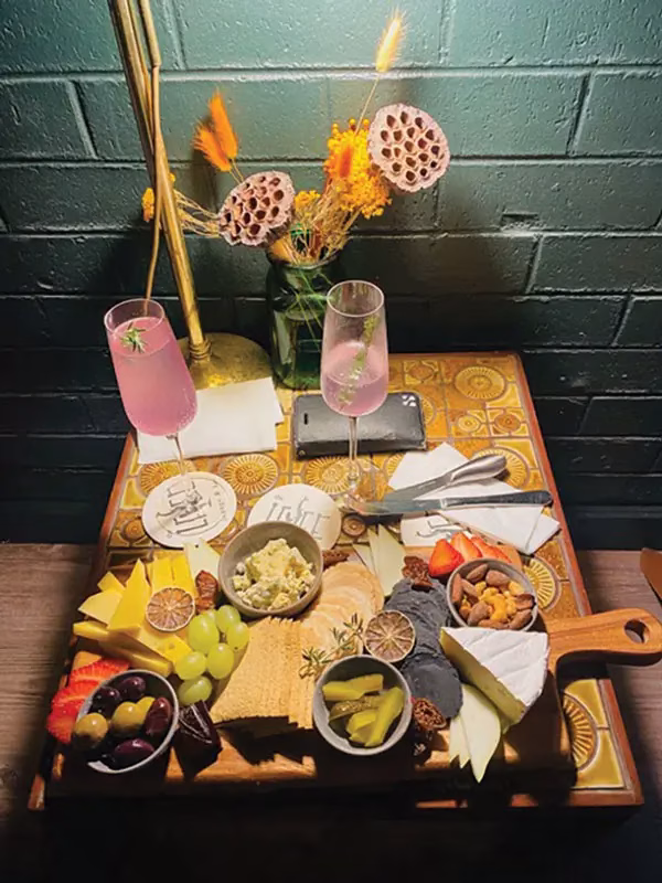 thebookreview_LEVEEBAR3