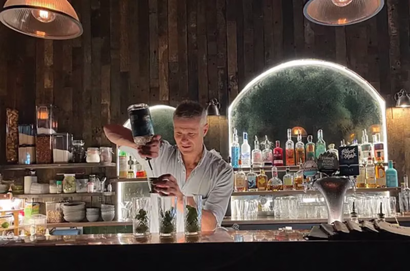 thebookreview_LEVEEBAR3